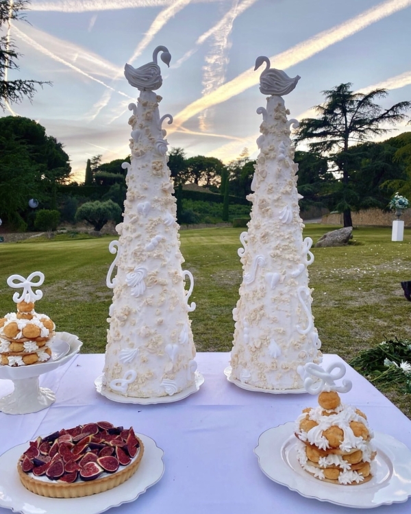 Beautiful Dessert Table Styling | Table with Treats and Cakes for Wedding