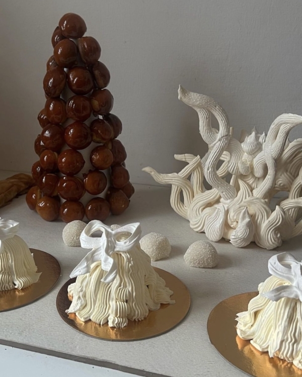 Beautiful Dessert Table Styling | Table with Treats and Cakes for Wedding