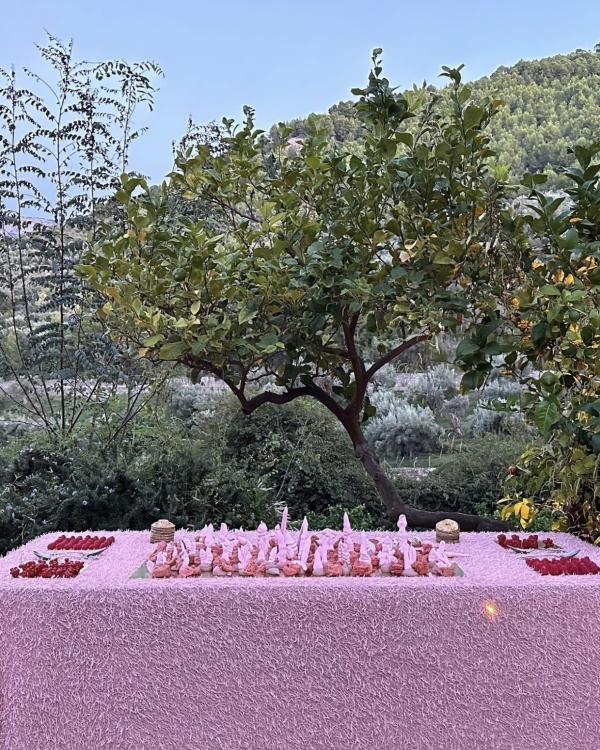 Beautiful Dessert Table Styling | Table with Treats and Cakes for Wedding