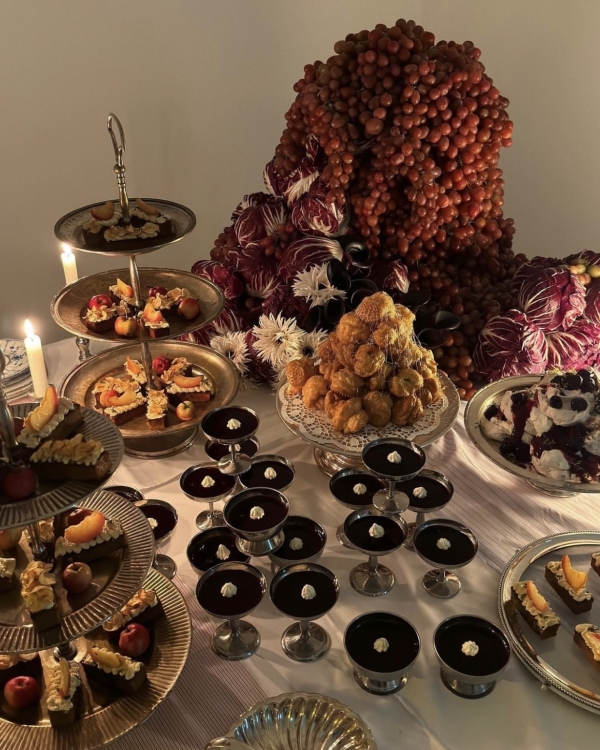 Beautiful Dessert Table Styling | Table with Treats and Cakes for Wedding