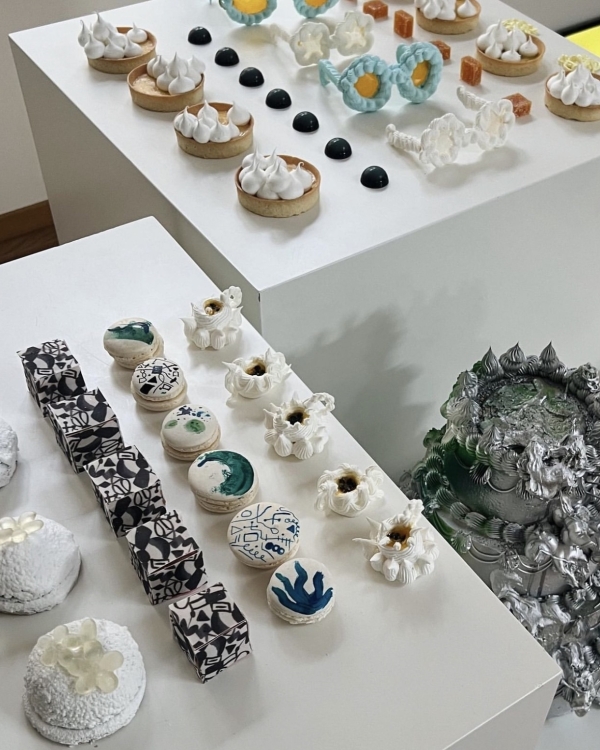 Beautiful Dessert Table Styling | Table with Treats and Cakes for Wedding