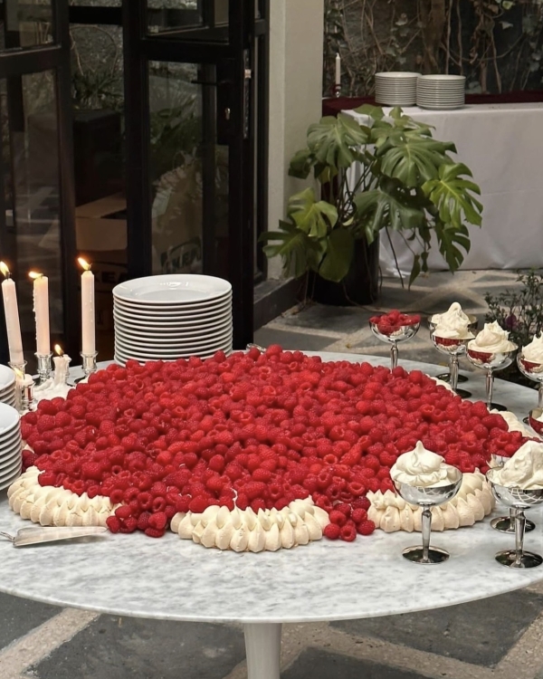 Beautiful Dessert Table Styling | Table with Treats and Cakes for Wedding