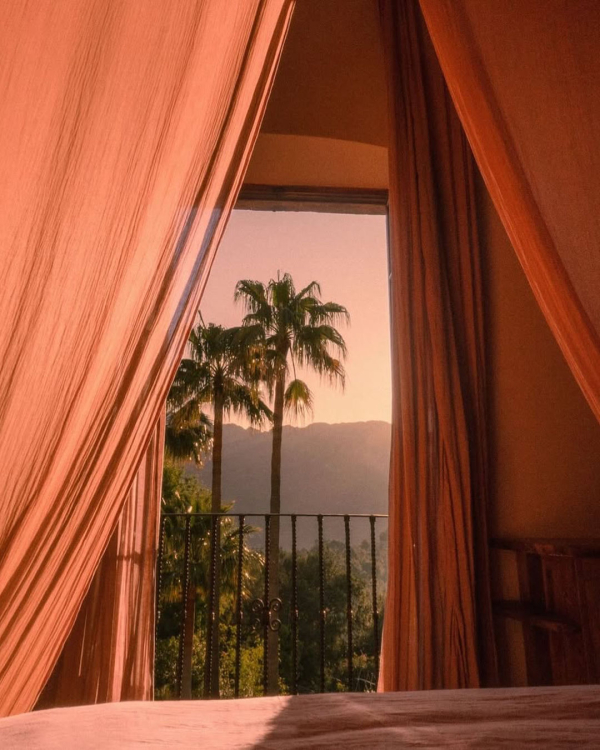 Wedding Budget Blown? Here's 7 Clever Ways to Plan a Luxury Honeymoon for Less