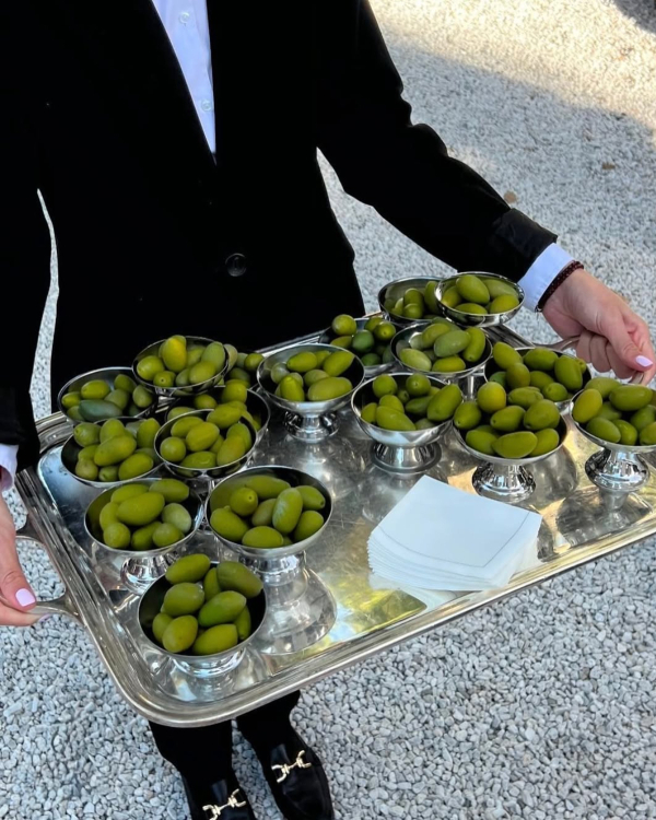 7 Unique Wedding Appetizers and How to Serve Them