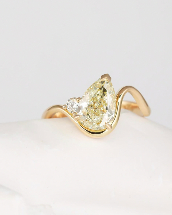 A Complete Guide to Yellow Diamond Engagement Rings