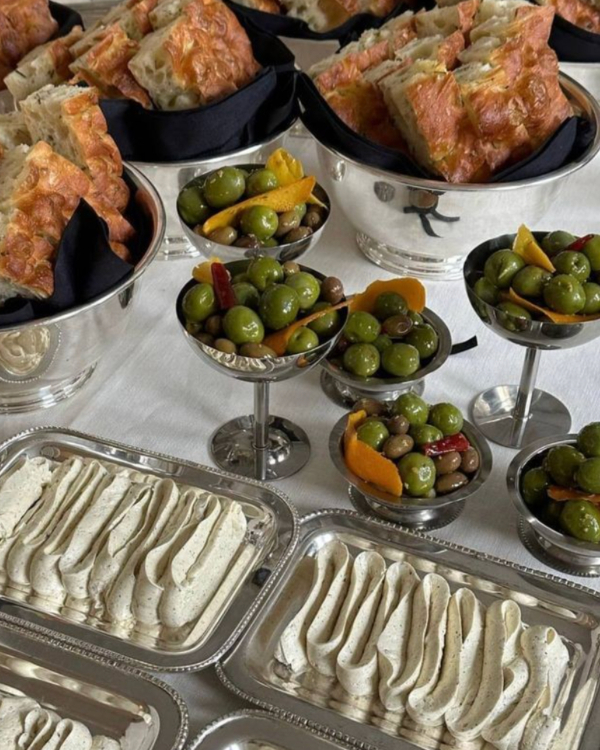 7 Unique Wedding Appetizers and How to Serve Them