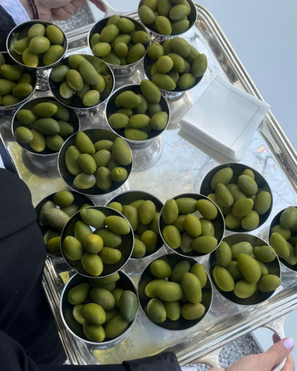 7 Unique Wedding Appetizers and How to Serve Them