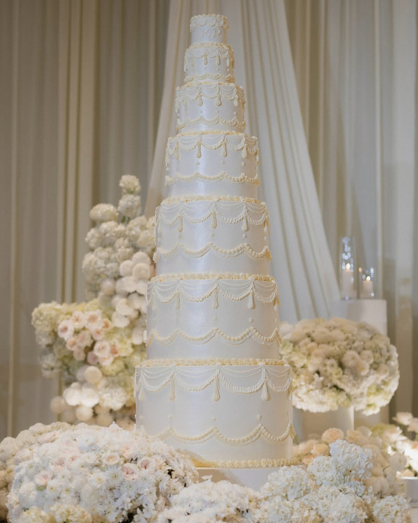 40 Creative Wedding Cakes That Double as Decor