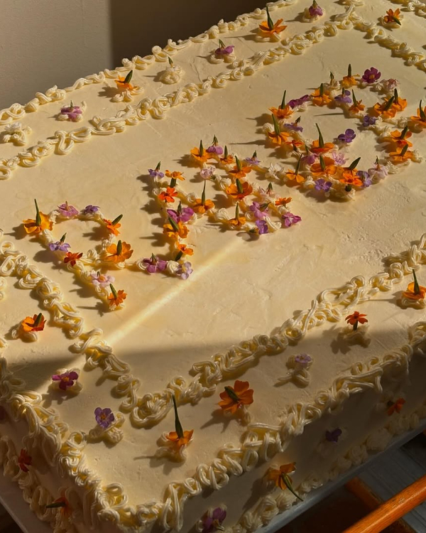 25 Spring-Inspired Wedding Cakes