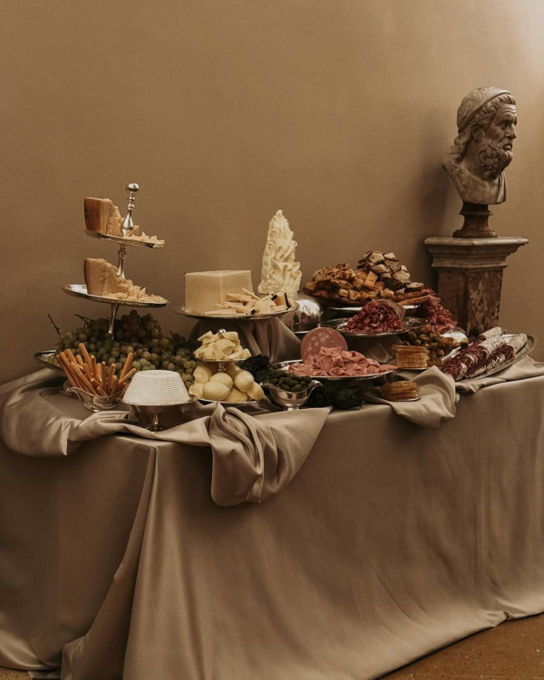 7 Unique Wedding Appetizers and How to Serve Them