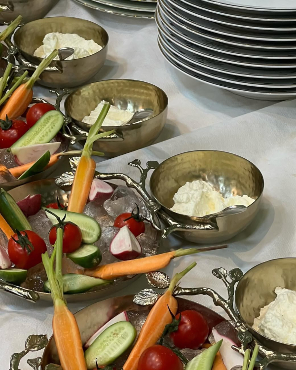 7 Unique Wedding Appetizers and How to Serve Them