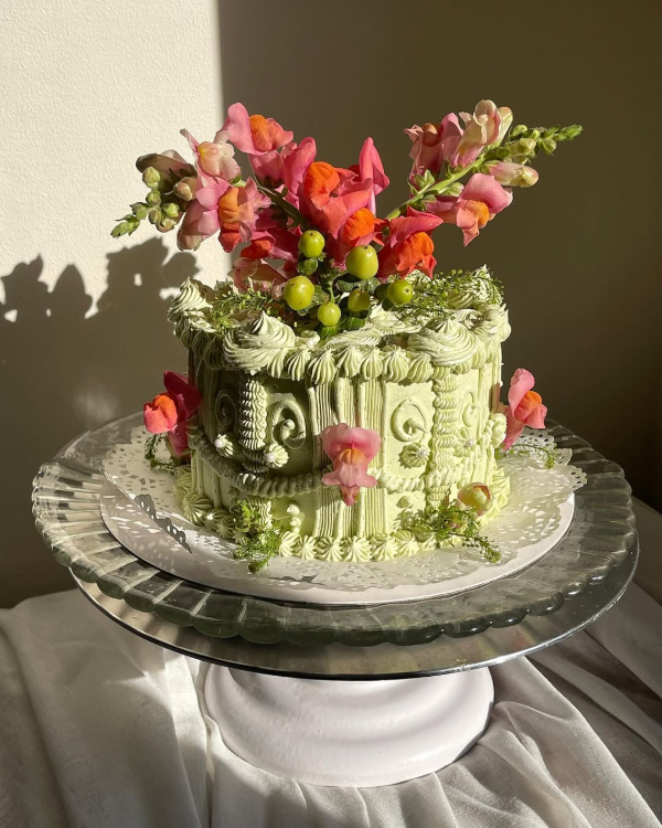 25 Spring-Inspired Wedding Cakes