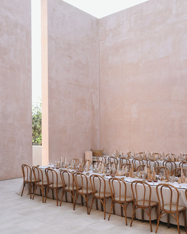 A Designer's Chicly Curated Wedding at Neuendorf House in Mallorca — photo 2