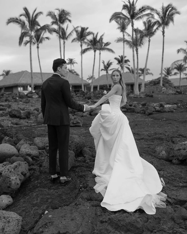 A Tropical Black-Tie Beach Wedding Weekend in Hawaii — photo 1