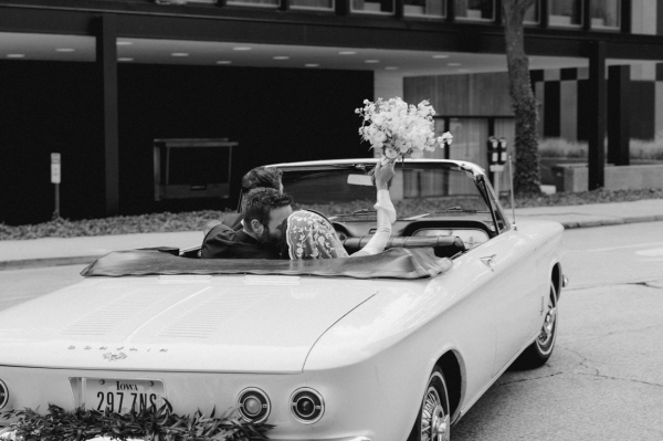 Real Wedding with Laconic Decor in Iowa