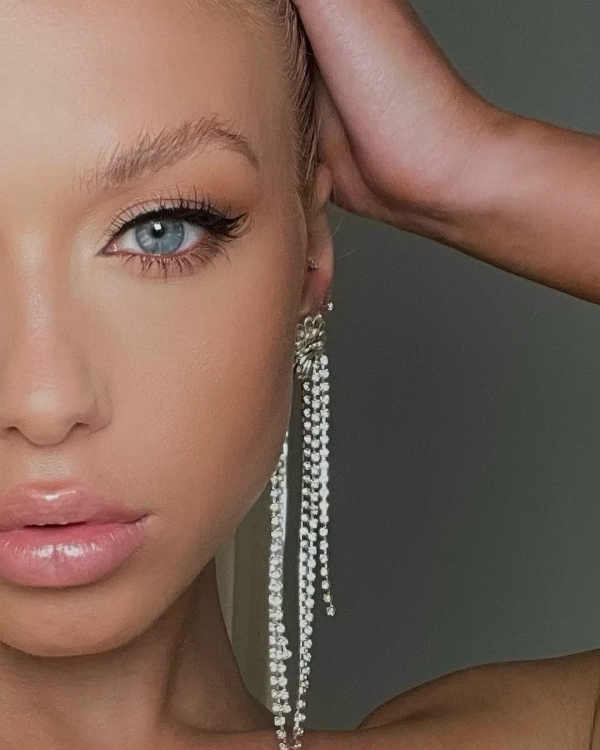 Beauty Isabella Quinn