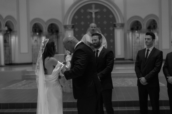 Real Wedding with Laconic Decor in Iowa