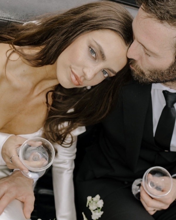 Real Wedding with Laconic Decor in Iowa