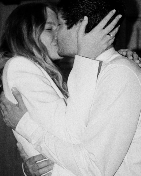 Anniversary Years Themes | Tradition and Modern Anniversary Gift Ideas | Milestone Wedding Anniversary Gifts