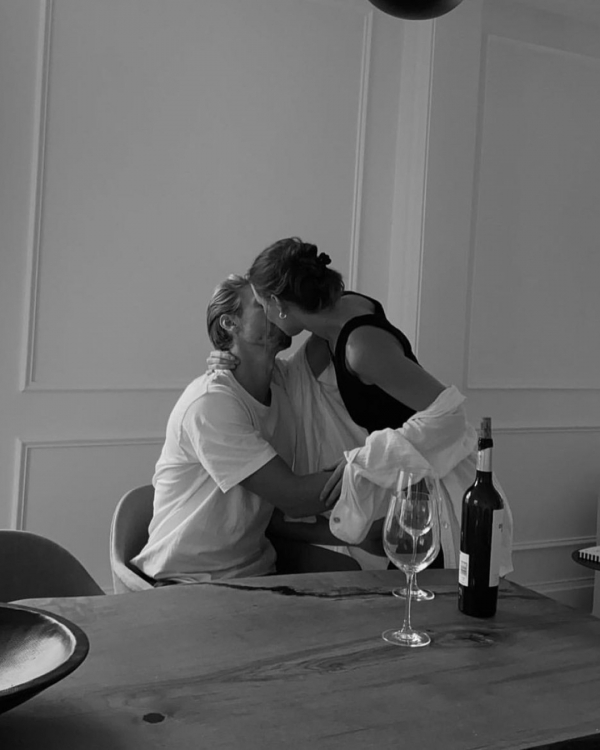 1-Year Anniversary Gifts | Paper Anniversary Gift Ideas for Husband and Wife | 1st Year Presents