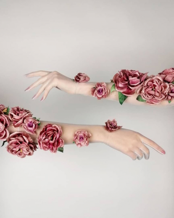 11 Best Brands for Wedding Accessories | Unique, Unusual Bridal Accessories