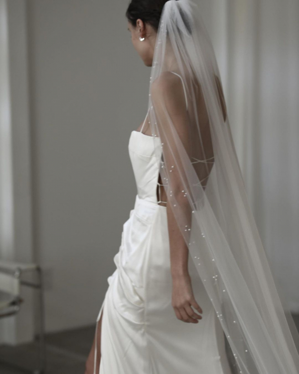 11 Best Brands for Wedding Accessories | Unique, Unusual Bridal Accessories