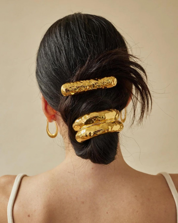 11 Best Brands for Wedding Accessories | Unique, Unusual Bridal Accessories