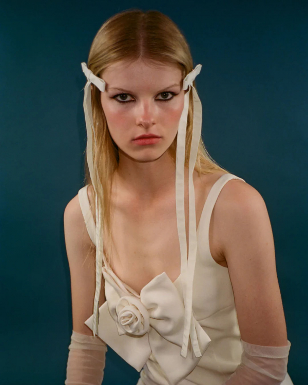 11 Best Brands for Wedding Accessories | Unique, Unusual Bridal Accessories