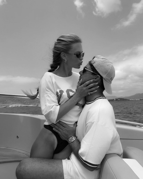 1-Year Anniversary Gifts | Paper Anniversary Gift Ideas for Husband and Wife | 1st Year Presents