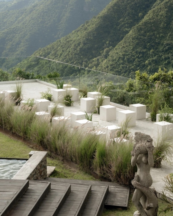 Trend: Cubist Shapes for Ceremony Seats