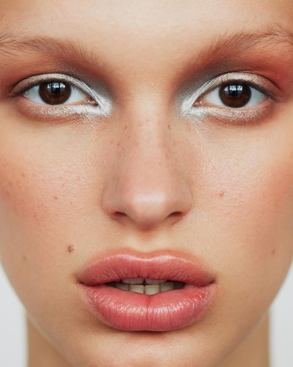 Beautiful Summer Makeup Trend for a Wedding Look | Sunset Blush, Berry Lips and Colorful Eyeliner