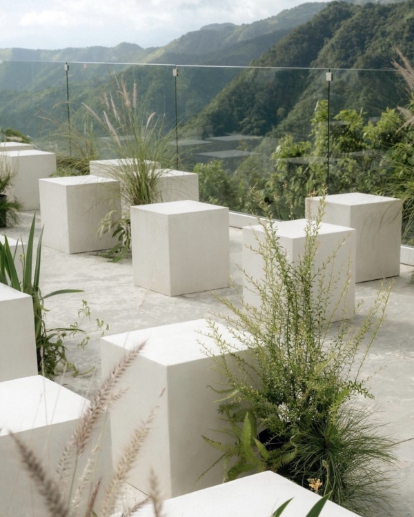 Trend: Cubist Shapes for Ceremony Seats