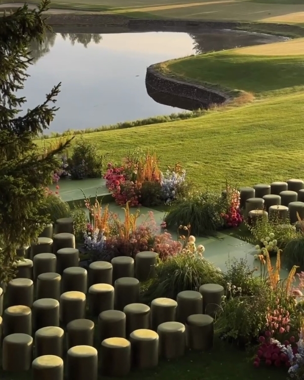 Trend: Cubist Shapes for Ceremony Seats