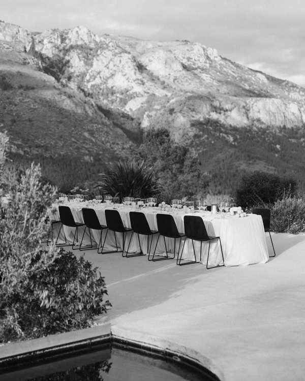 A Mediterranean Sunset Soirée With a Fresh Citrus Sixties Twist