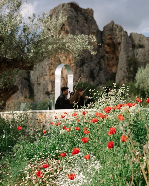 A Mediterranean Sunset Soirée With a Fresh Citrus Sixties Twist