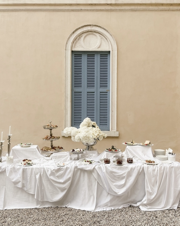 A Vintage-Infused Verona Wedding Dripping With Roses, Silk & Italian Romance