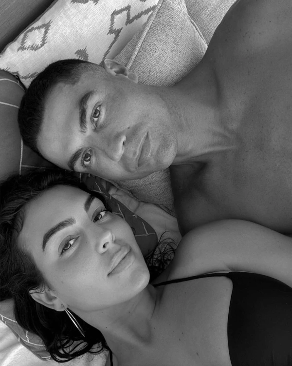 It’s Official! Cristiano Ronaldo & Georgina Rodríguez Are Finally Engaged — photo 2
