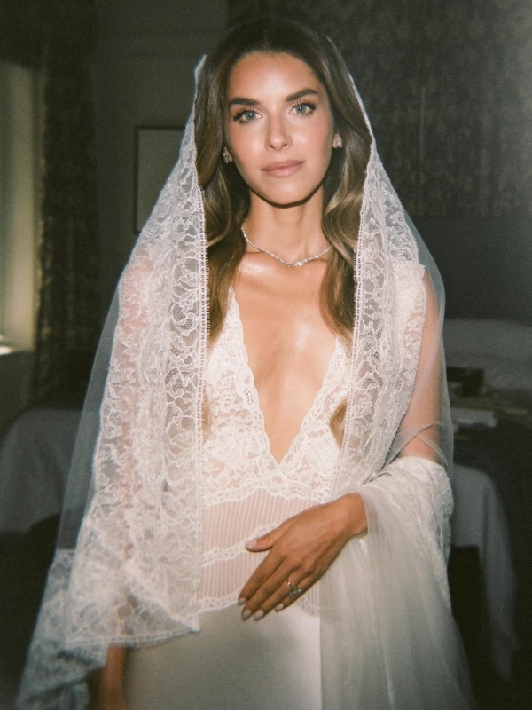 45 Must-Have Getting Ready Wedding Photos That Capture the Magic