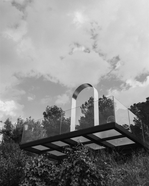 A Mediterranean Sunset Soirée With a Fresh Citrus Sixties Twist