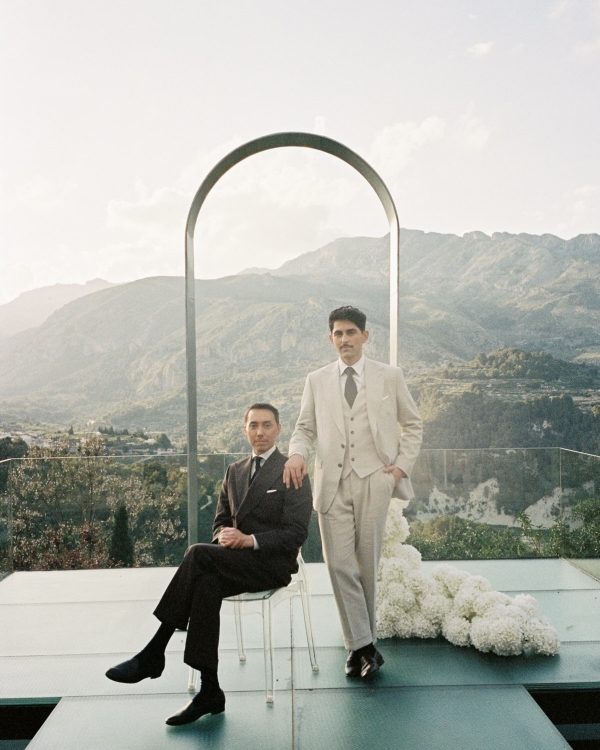 A Mediterranean Sunset Soirée With a Fresh Citrus Sixties Twist