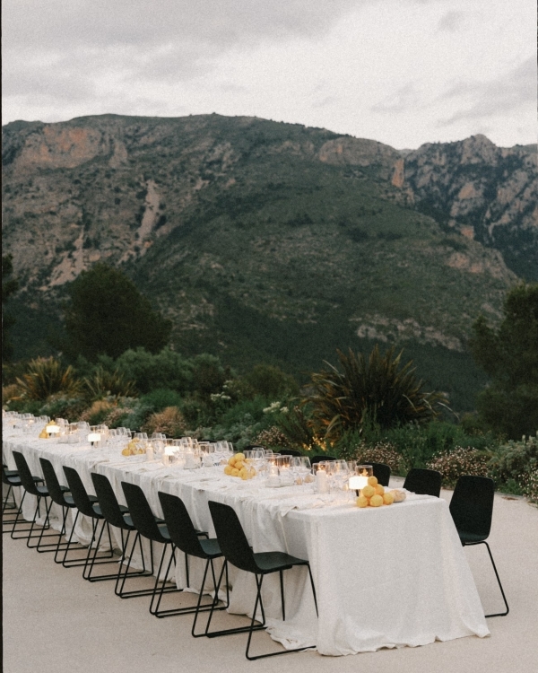 A Mediterranean Sunset Soirée With a Fresh Citrus Sixties Twist