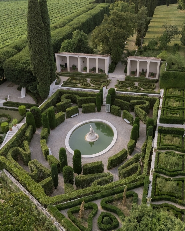 A Vintage-Infused Verona Wedding Dripping With Roses, Silk & Italian Romance