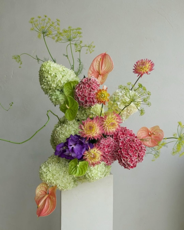 How to Use AI to Create Your Wedding Day Timeline, Playlist, Seating Chart & More