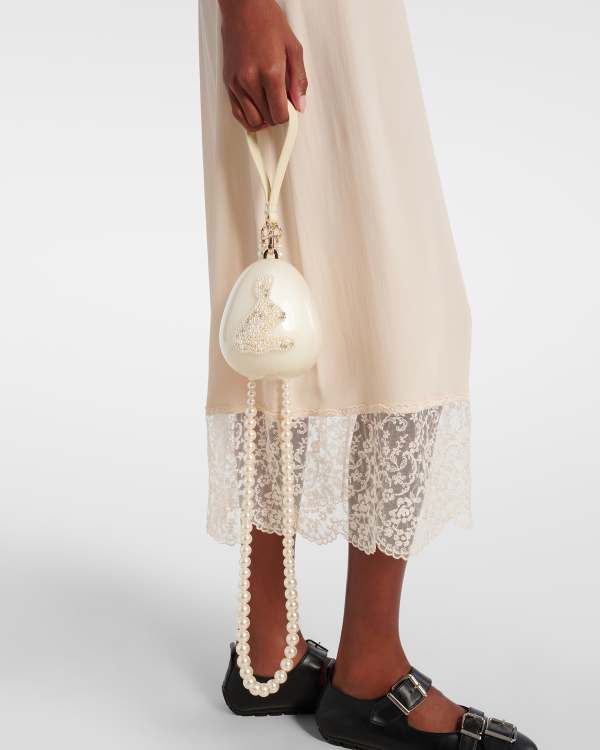 30 Fun & Novelty Clutch Ideas for the Bride Who Wants to Stand Out