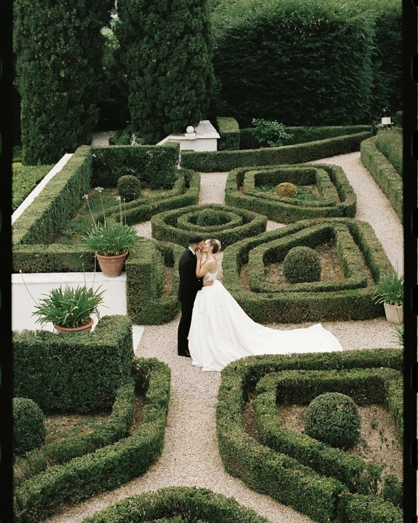 A Vintage-Infused Verona Wedding Dripping With Roses, Silk & Italian Romance