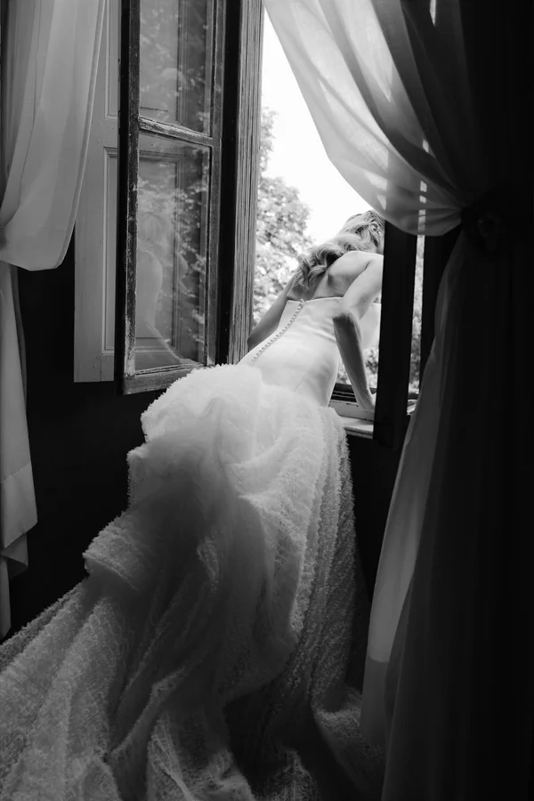 A Surreal Artist’s Italian Wedding with 2,000 Red Roses, a Two-Metre Bleeding Cake & Viktor & Rolf Couture