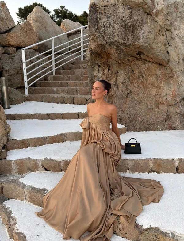 Content: <a href="https://www.instagram.com/p/DYppy5JjQ3l/?img_index=1">Emma Leger</a>