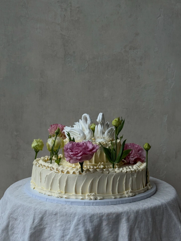 <a href="https://www.instagram.com/p/DWgMBoGE85Q/?img_index=1">G Cakes</a>
