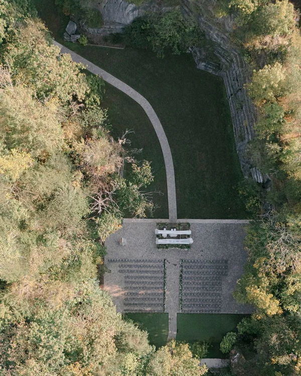 <a href="https://www.instagram.com/p/DNqqWEQz-Iu/?img_index=1">The Quarry Venue</a>, Photography: <a href="https://www.instagram.com/amritphotography/">Amrit Photography</a>