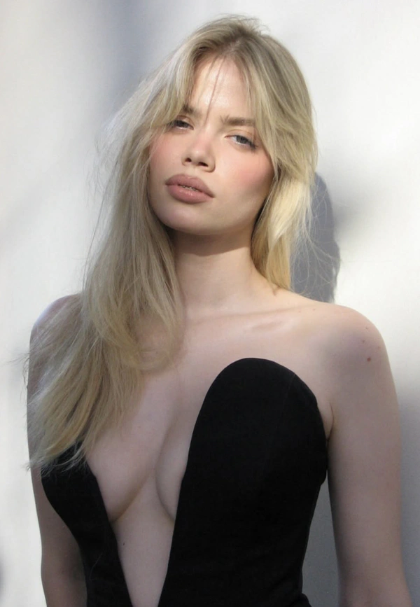 <a href="https://www.instagram.com/p/DbxM_6BCHR1/?img_index=1">White Alina</a>